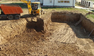 Рытье котлованов под фундамент в Красноярске – цена от 2559 руб. за м3 | 2Землекопа-Крс