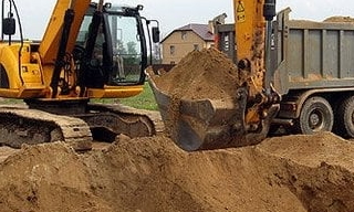 Выкопать яму экскаватором в Красноярске от 922 руб. - 2Землекопа-Крс